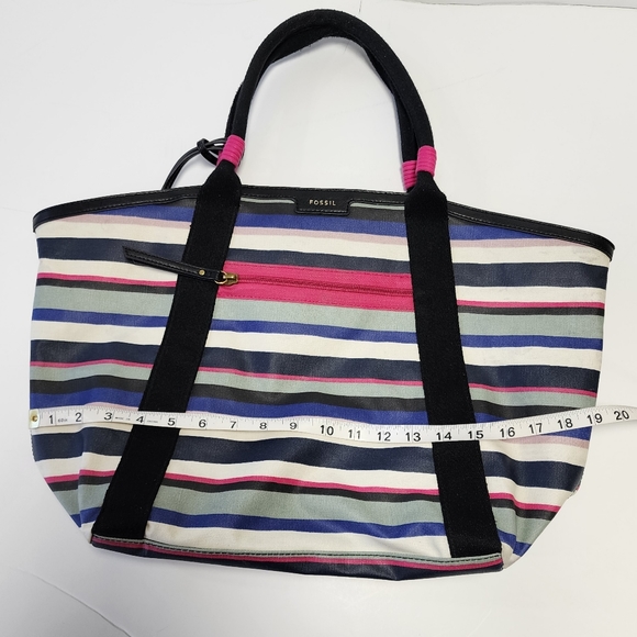 Fossil stripped large tote with a zipper pouch vinal material - Picture 13 of 16